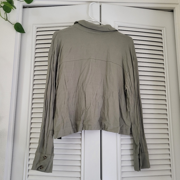 Moa Moa - Olive Button-Up Cropped Shirt - Picture 5 of 6
